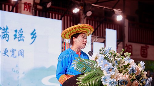 校长谭美珍-隆回草原学校2024年六一文艺汇演，美在草原 ·爱满瑶乡