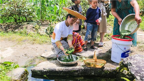 进行叶汁过滤-神仙豆腐