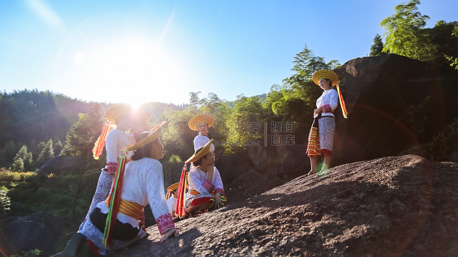花瑶姑娘，大托石瀑竹林里拍摄的一组美图