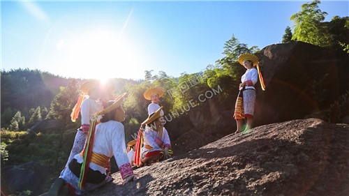 花瑶姑娘，大托石瀑竹林里拍摄的一组美图