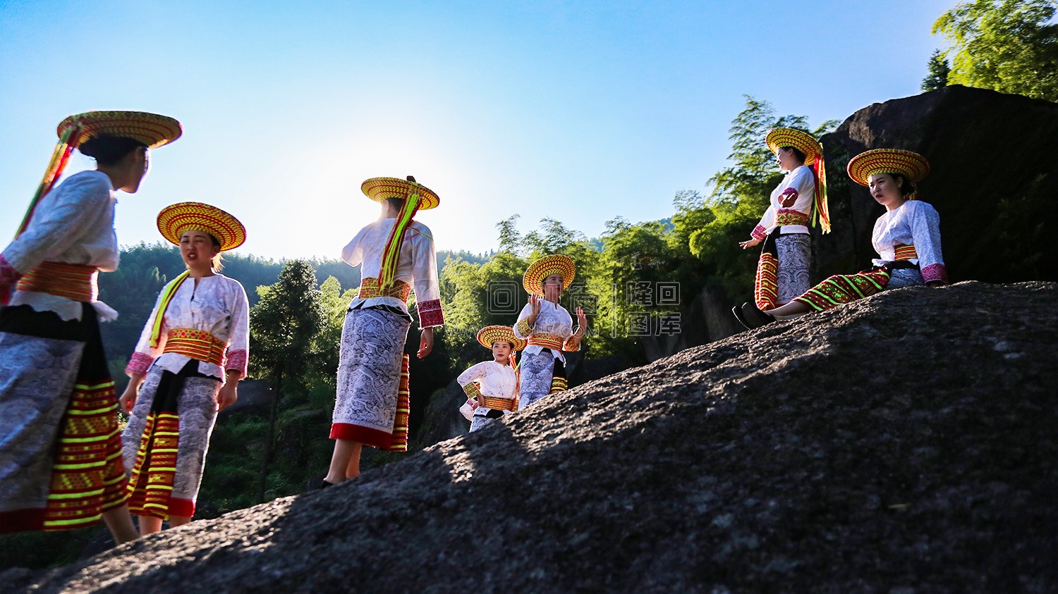 晨光下的花瑶姑娘