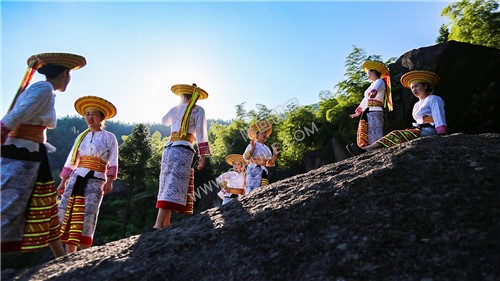 晨光下的花瑶姑娘