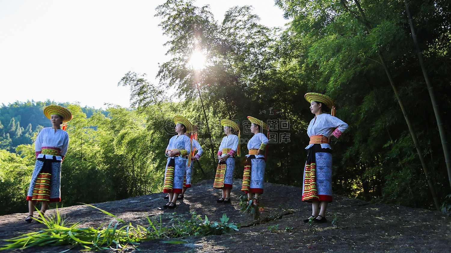 晨光下的花瑶姑娘