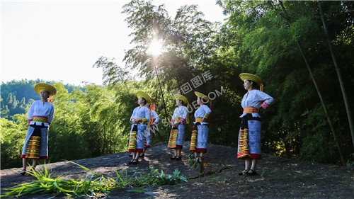晨光下的花瑶姑娘