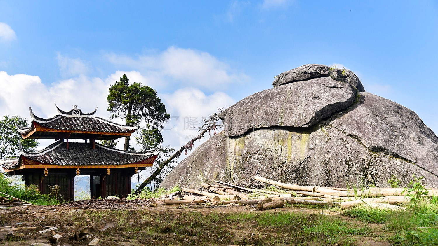 正门前坪-香炉山寺