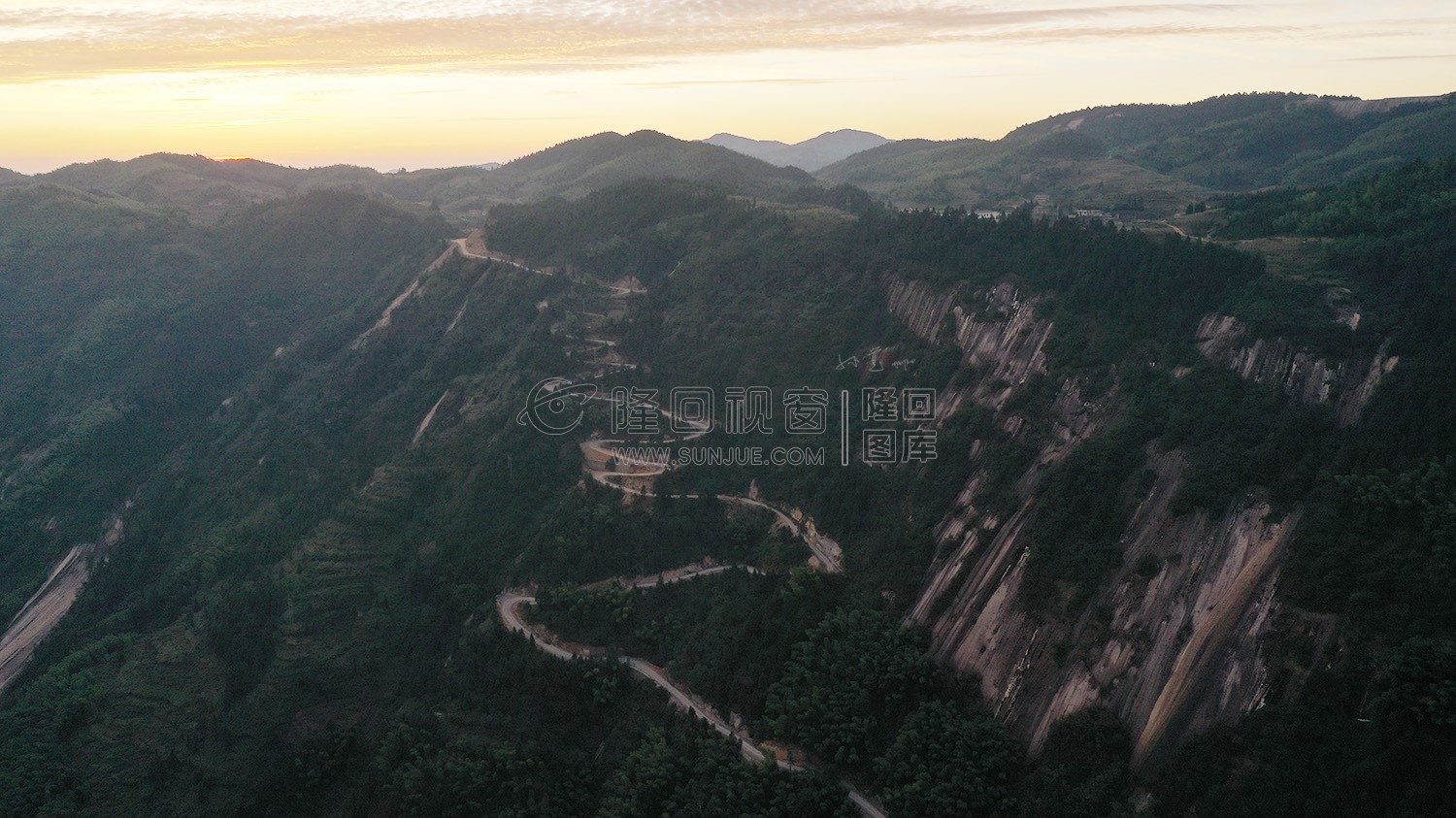 白水洞36拐公路