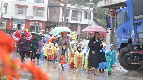 开开心心走向新校园