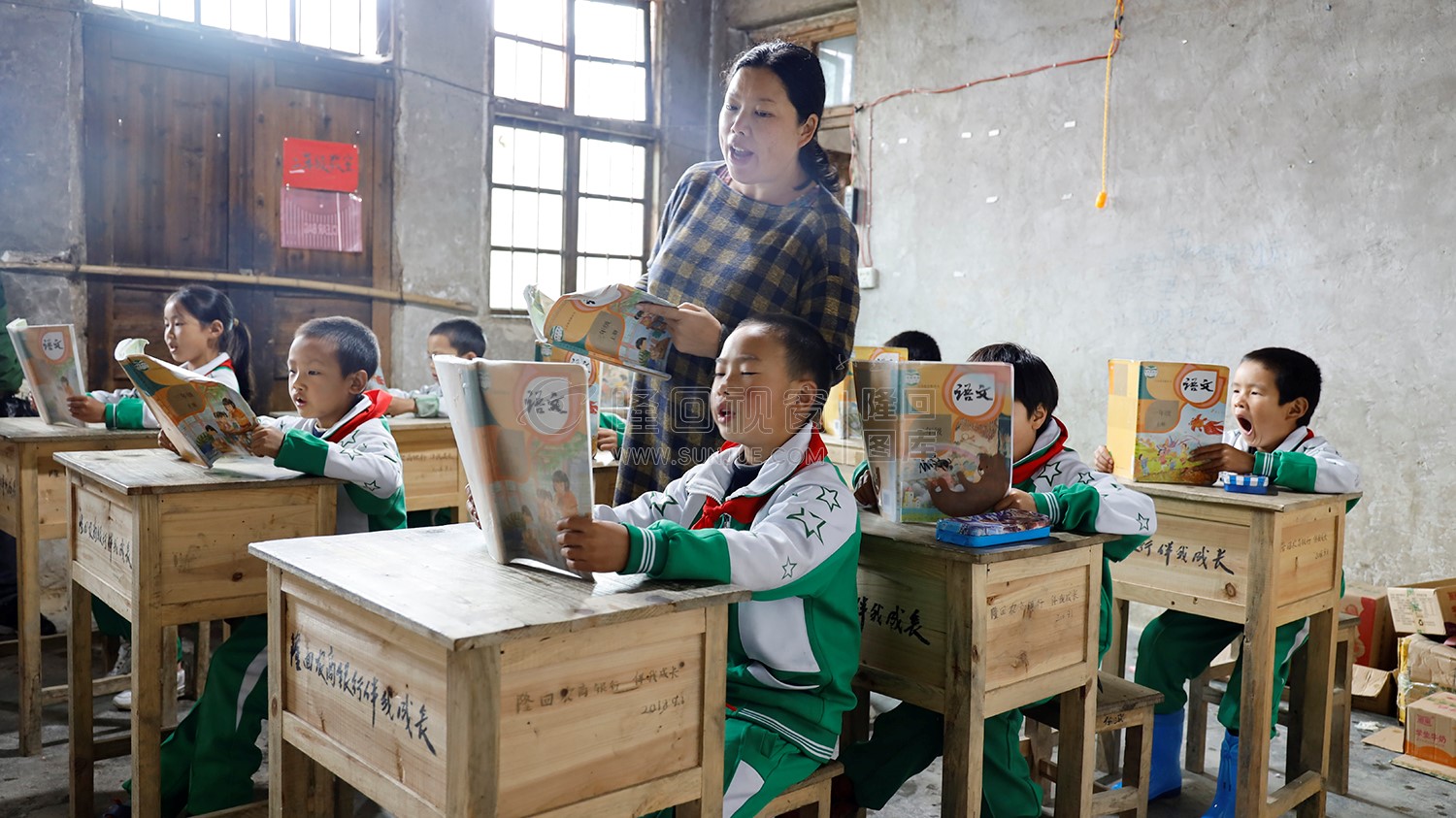 谭美珍校长在老教师上最后一堂课