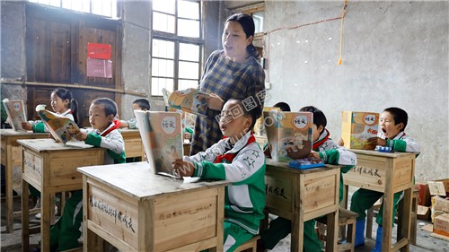 谭美珍校长在老教师上最后一堂课