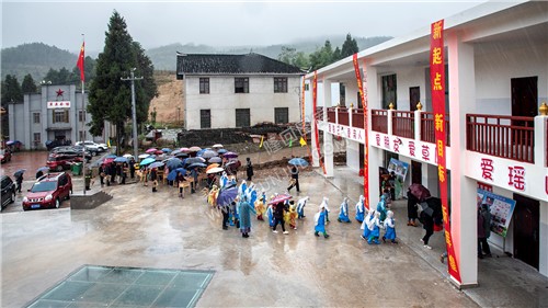 走进宽敞崭新的新校园