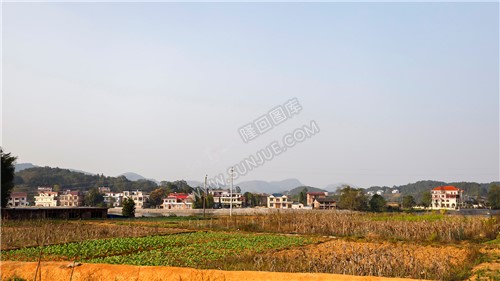 赧水河畔的乡村田园风光