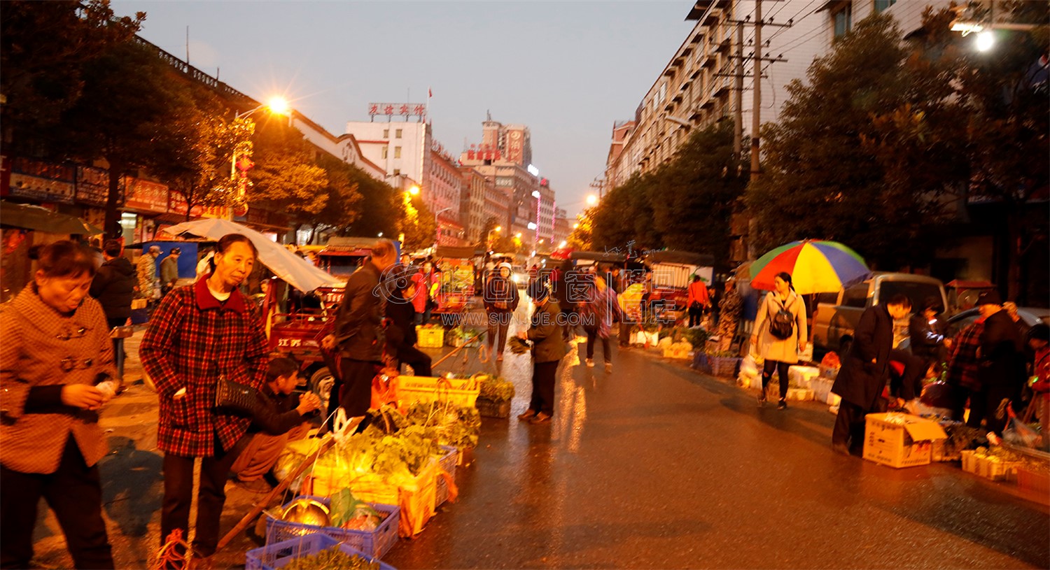 隆回农贸市场的马路早市