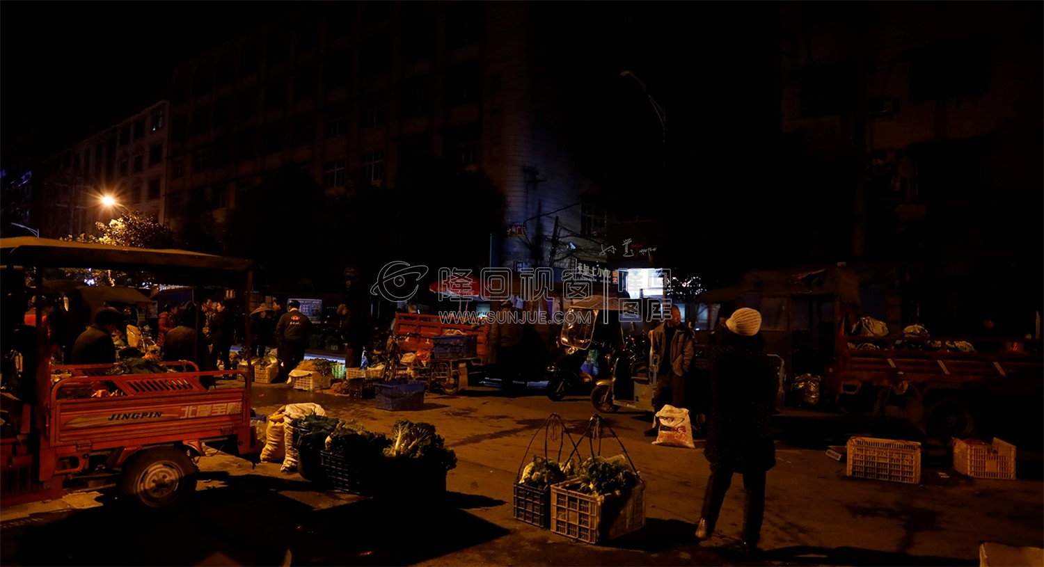 凌晨的马路市场