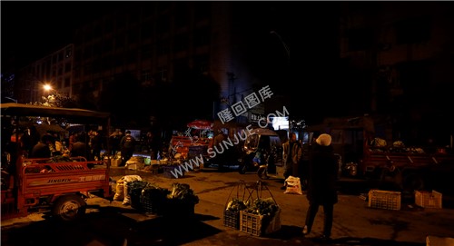 凌晨的马路市场