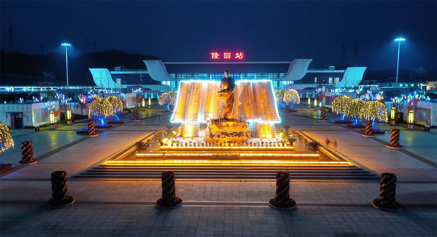 隆回高铁站夜景，春节期间