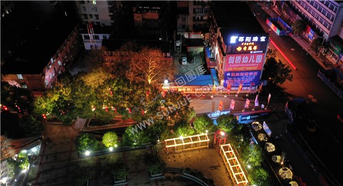 九龙广场隔壁的隆回县委