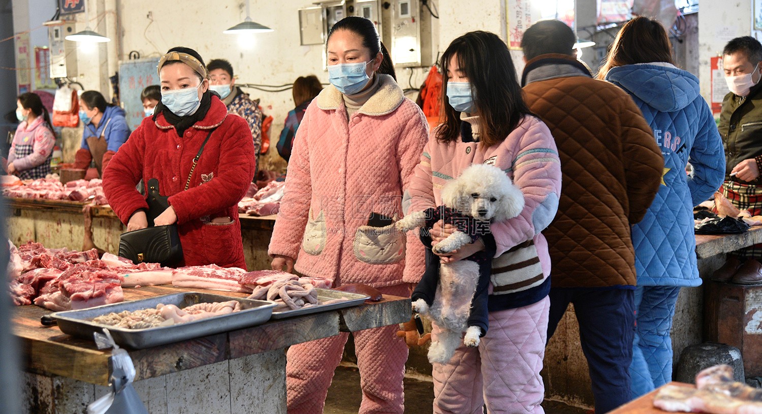 朝阳市场里的肉摊