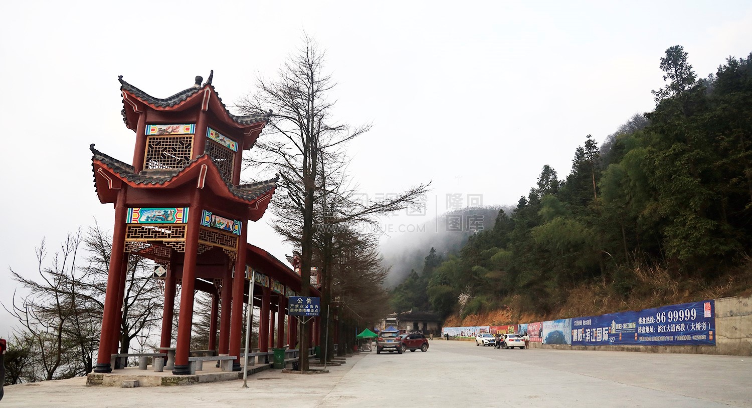 禅院旁的休闲走廊