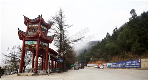 禅院旁的休闲走廊