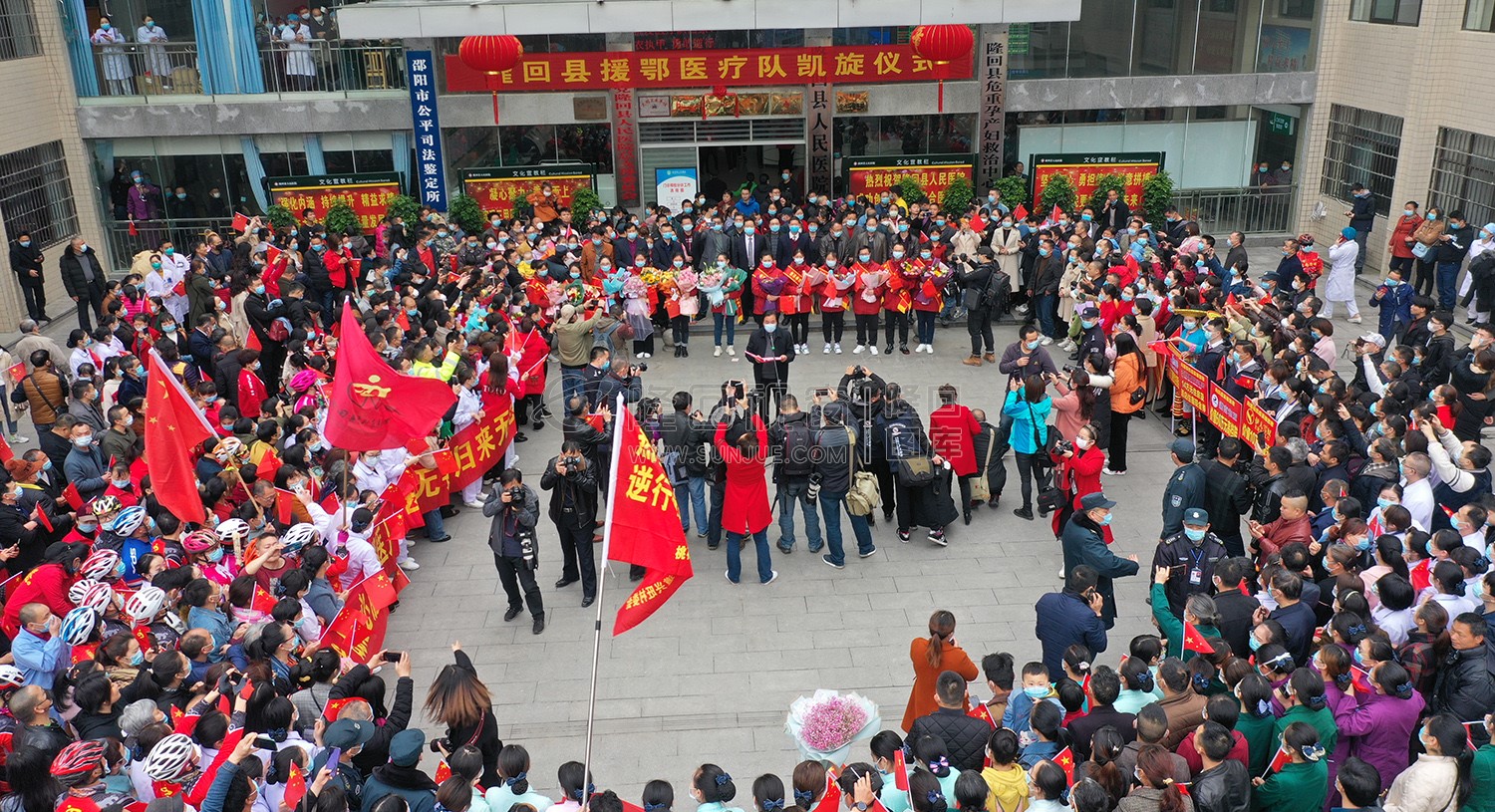 仪式现场-隆回县人民医院门诊大楼前