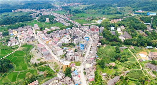 岩口镇，九龙山脚下