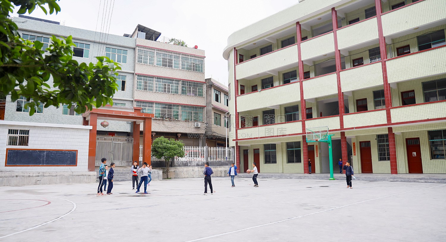 课外活动的学生们