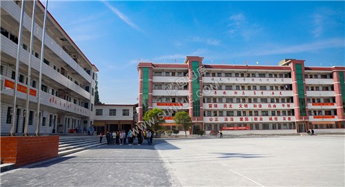 正在上课的学生们