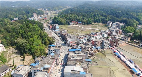 往高平罗洪方向去的岔路口