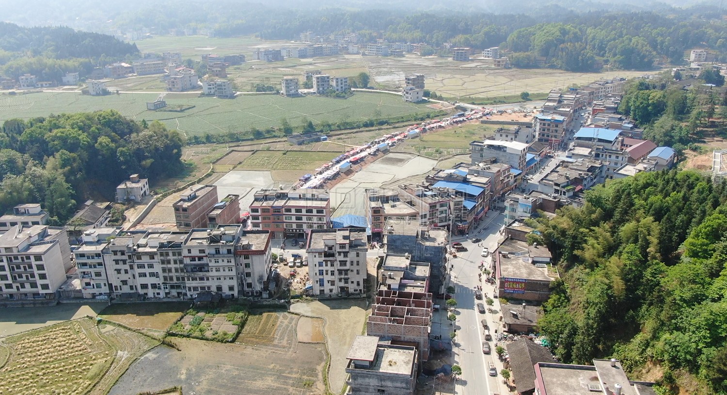 往高平罗洪方向去的岔路口