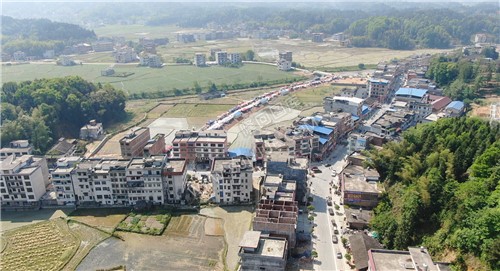 往高平罗洪方向去的岔路口