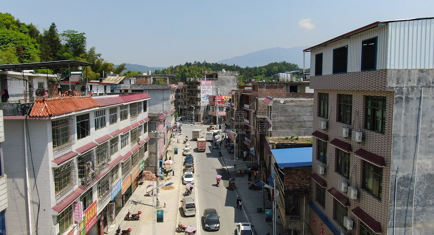 右边往高平方向去的街道