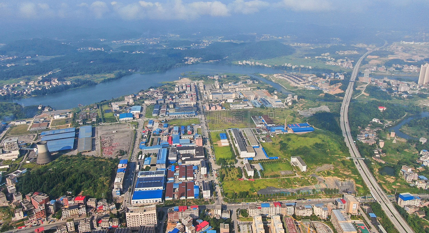 赧水河畔的公园园区