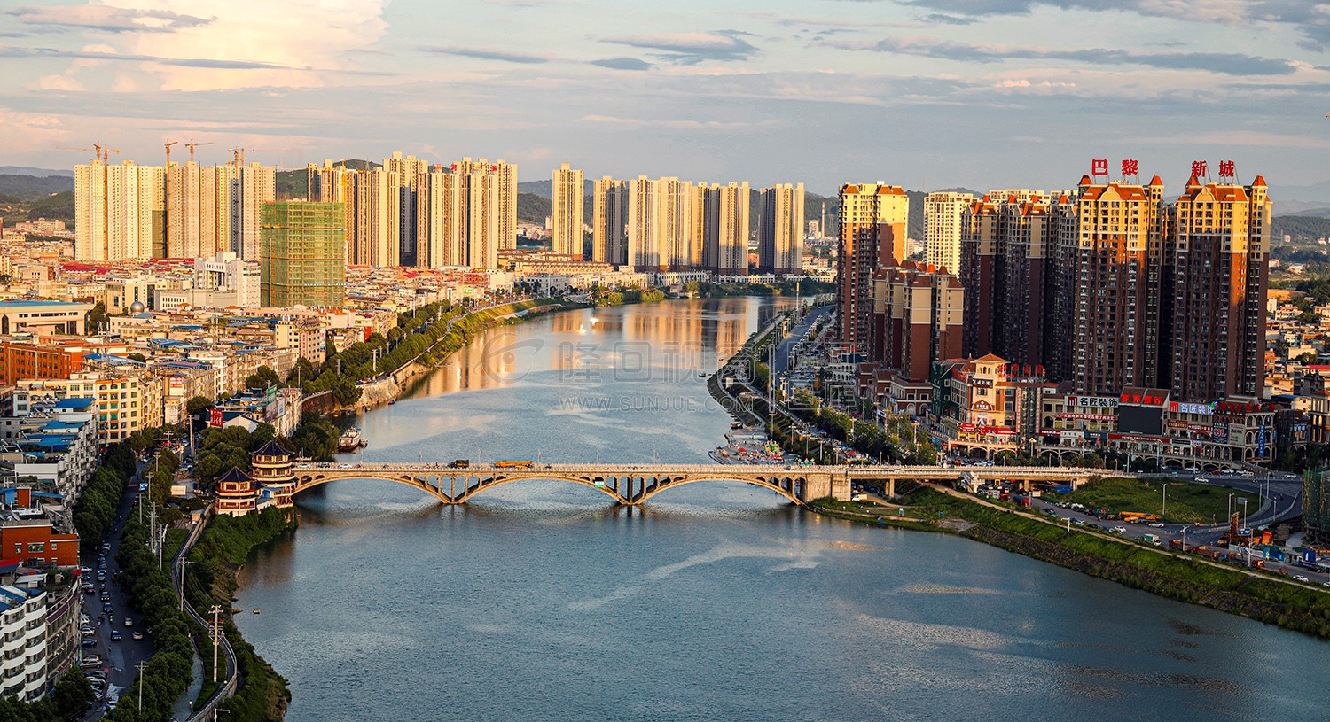 隆回县城赧水河岸风光