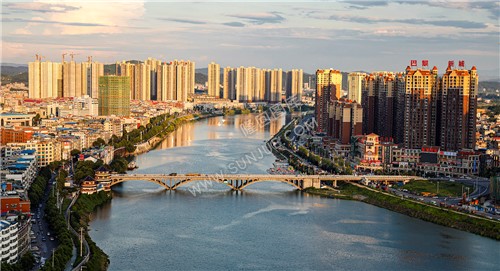 隆回县城赧水河岸风光