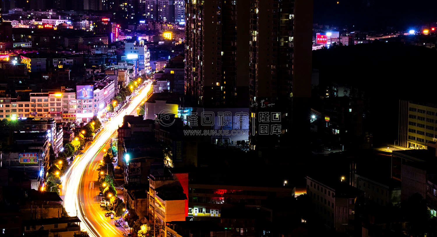 锦绣桃园街道前