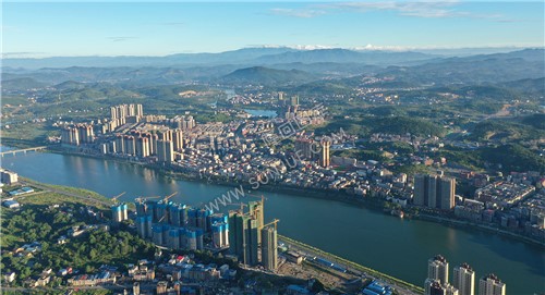 赧水南岸看北岸