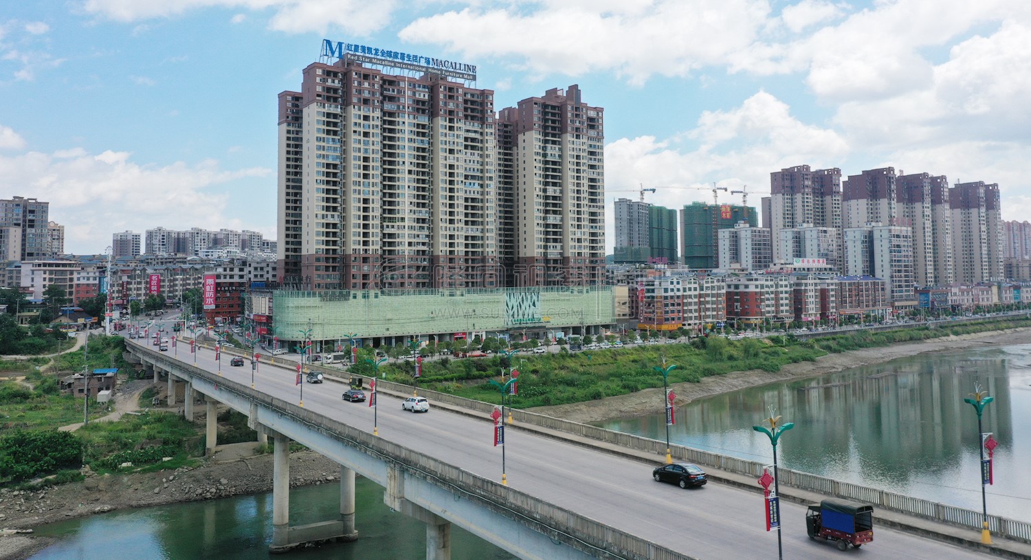 红星美凯龙桥头