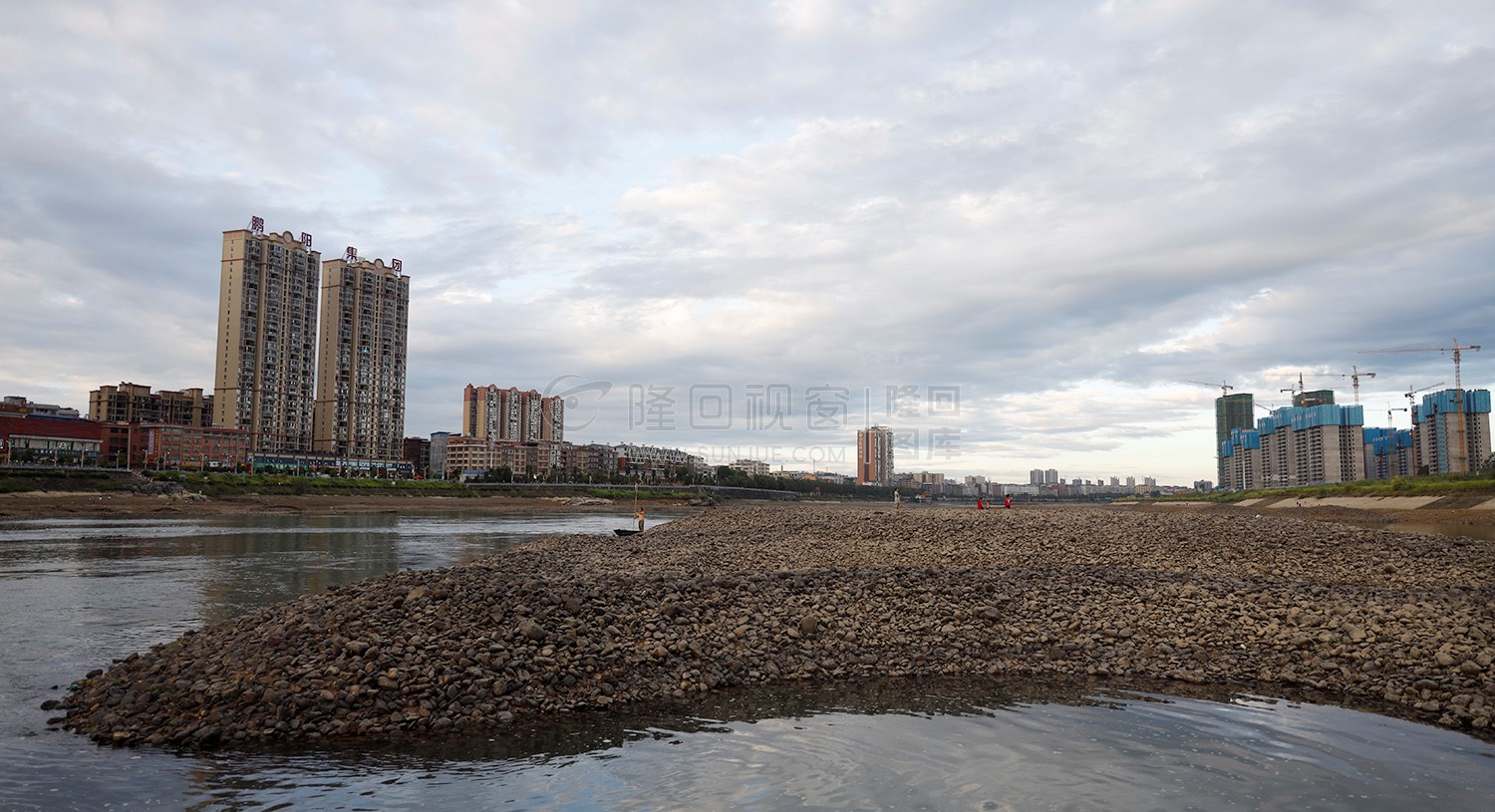 河床上的鹅卵石