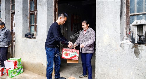 将中秋节礼品送到每一户家中