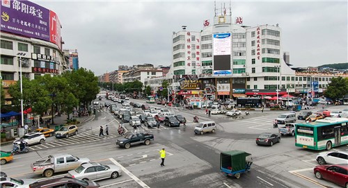 国庆前隆回总站交通车水马龙