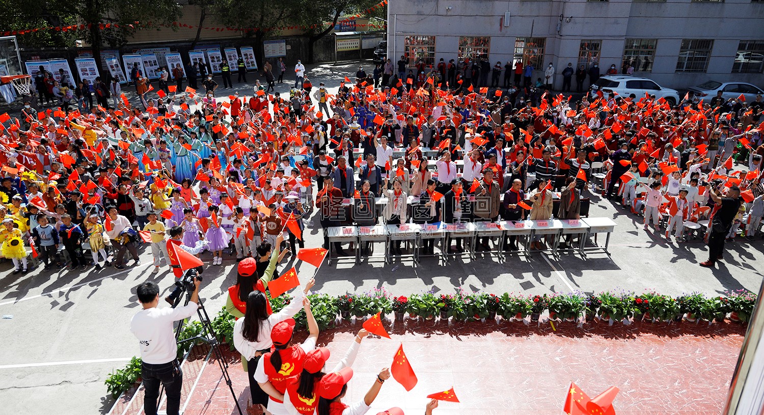 岩口朴塘完小爱心捐助活动与文艺汇演