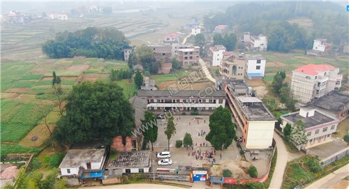 学校正门航拍全景