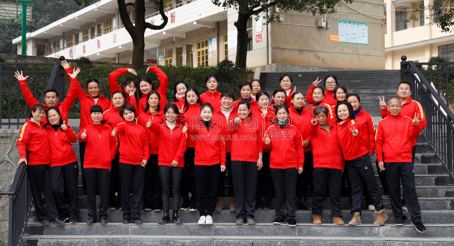 五里中学的老师们朝气蓬勃