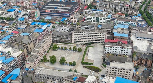 农贸市场对面方向