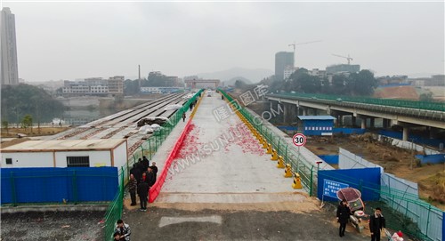 隆回紫霞园大桥单边通车