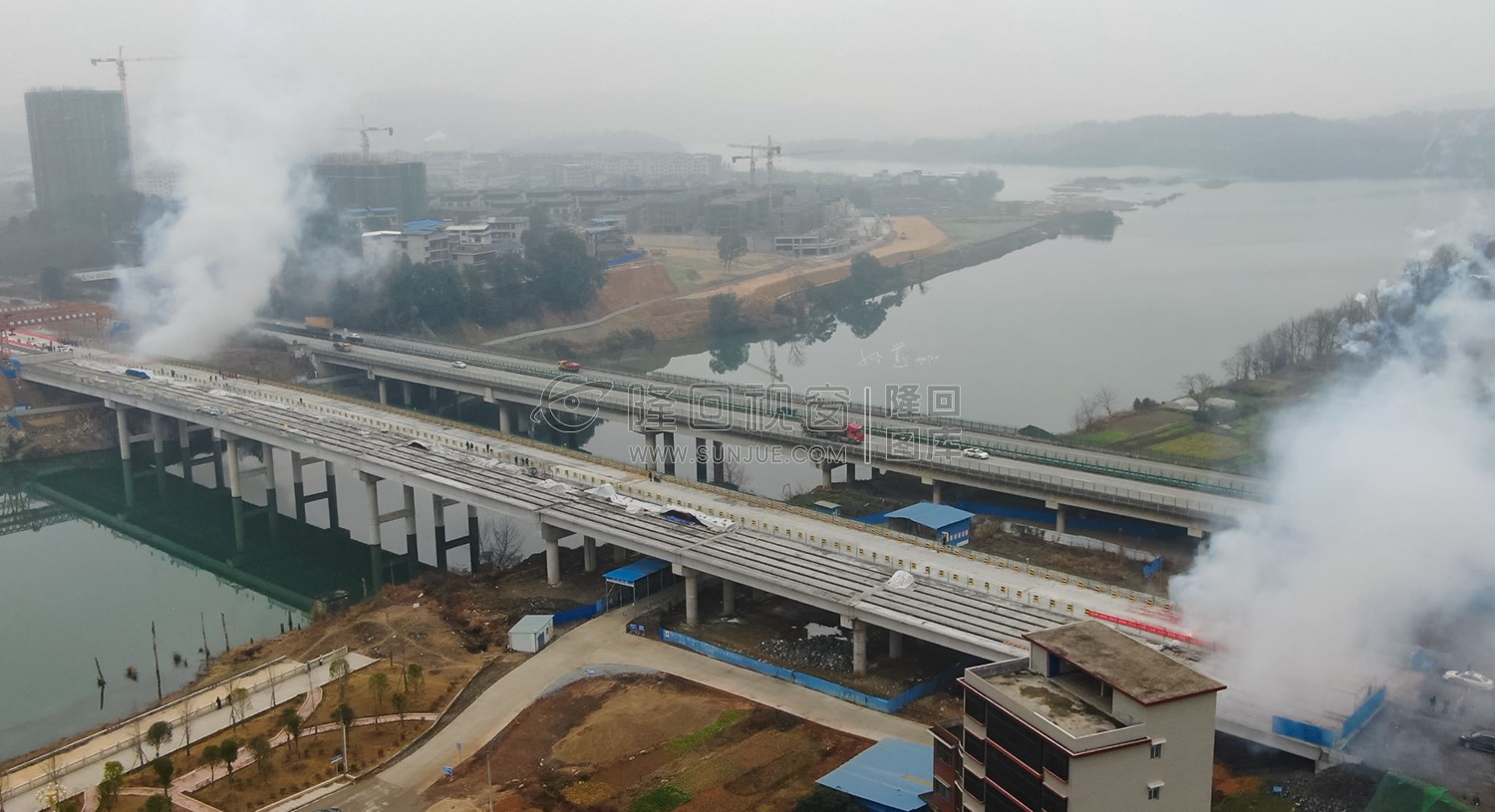 通车仪式放烟花