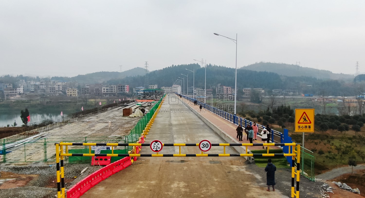 隆回白沙湾大桥单边通车