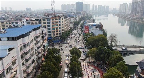 隆回大桥路口交通拥堵