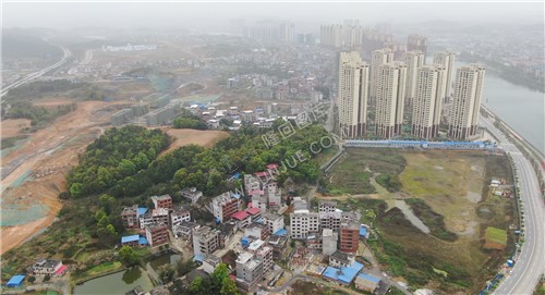 江语城后面的学校