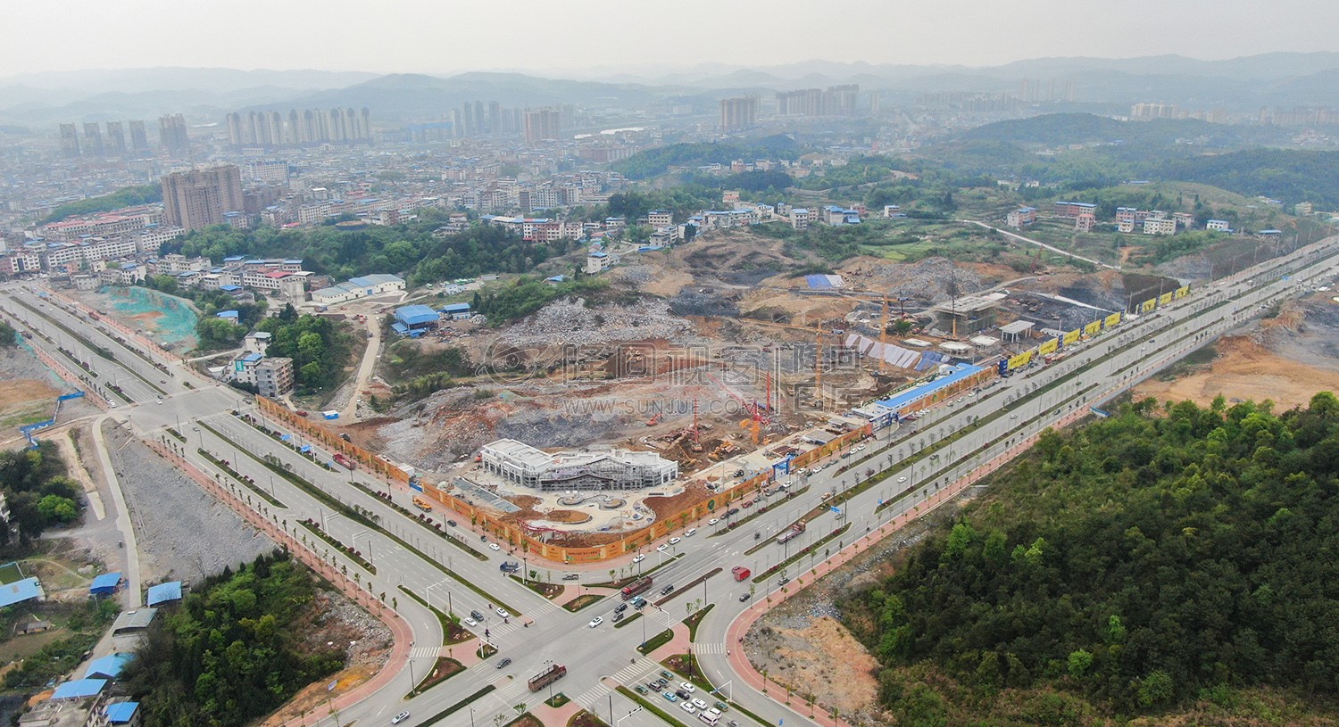 隆回大道与魏源大道交接处翘楚棠